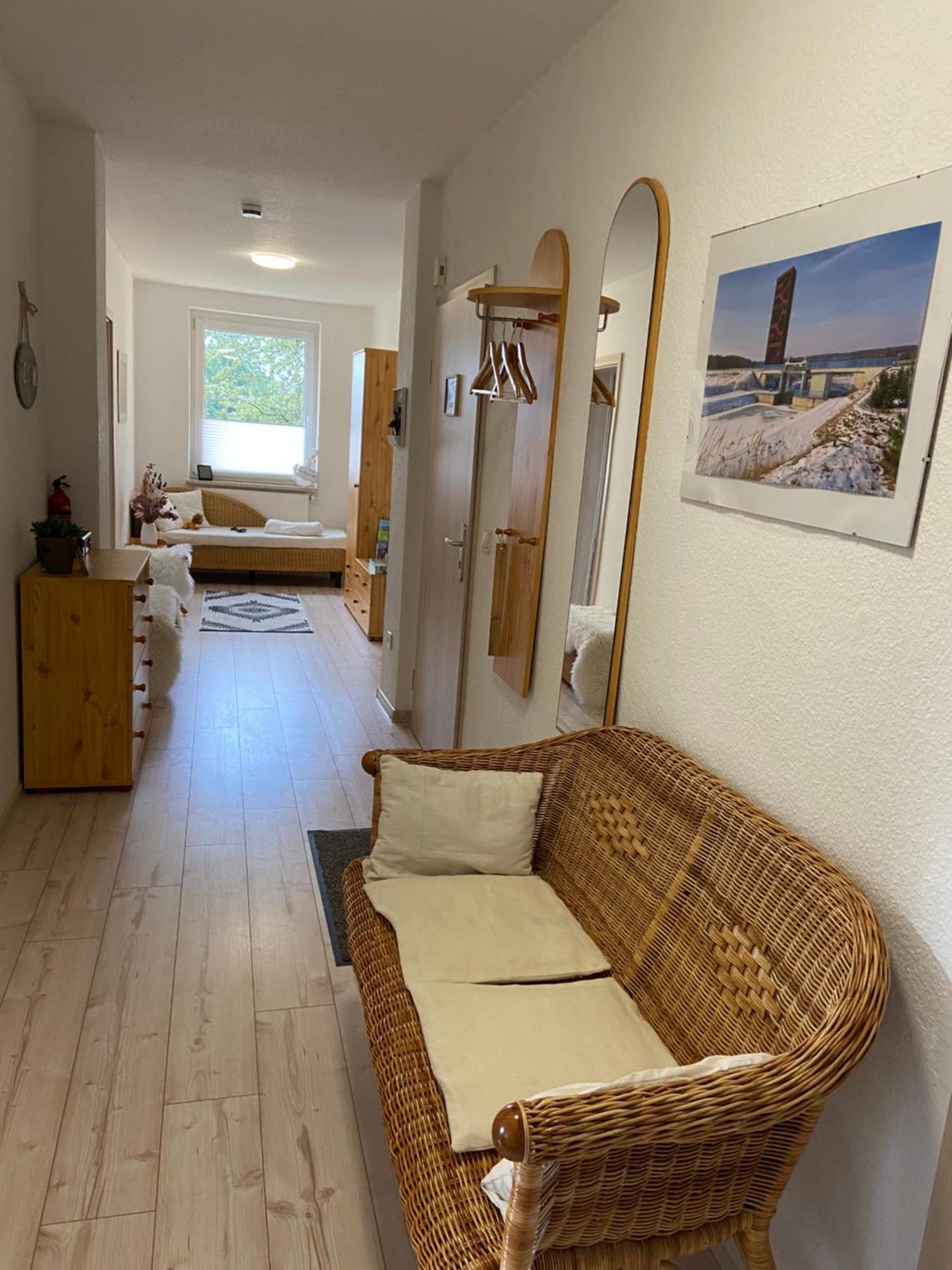Gelbes Haus Seenland Ferienwohnungen Xl Elsterheide Exterior foto