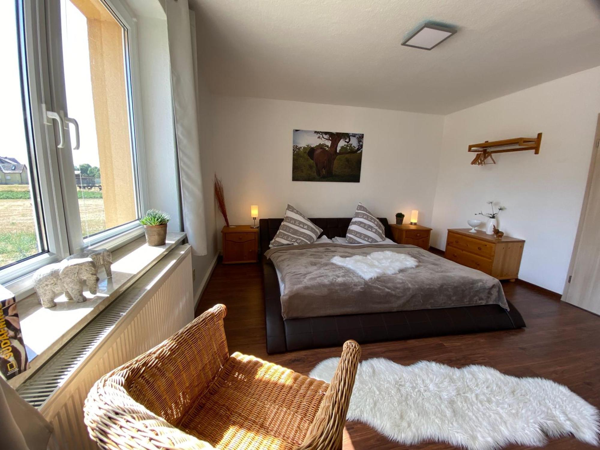 Gelbes Haus Seenland Ferienwohnungen Xl Elsterheide Exterior foto